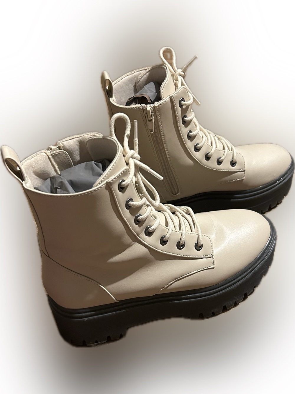 Women’s Size 8 Forever 21 Cream Lace-Up Platform Combat Boots